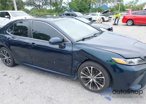 2020 Toyota Camry Se z USA, uszkodzony, nr VIN 4T1G11AK8LU983844